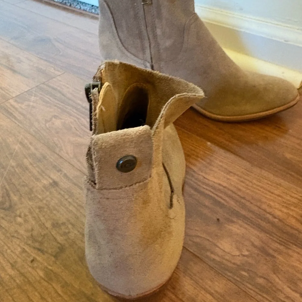 UGG Women's Tan Suede Ankle Boots - Picture 3 of 5